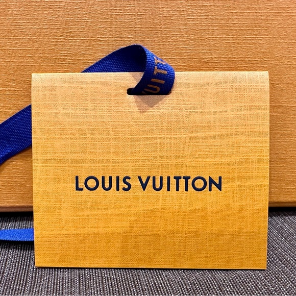 Authentic LOUIS VUITTON gift bag, box with tissue, ribbon, card/envelope, sleeve - Picture 9 of 16